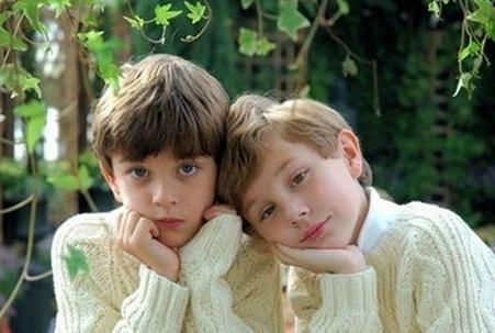 2019年圣诞节出生的双胞胎男孩女孩起什么名字 圣诞节出生的双胞胎男孩女孩起名要点