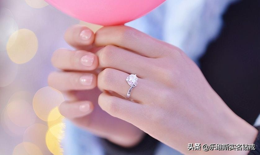 戒指的戴法和意义 订婚戒指戴哪个手指