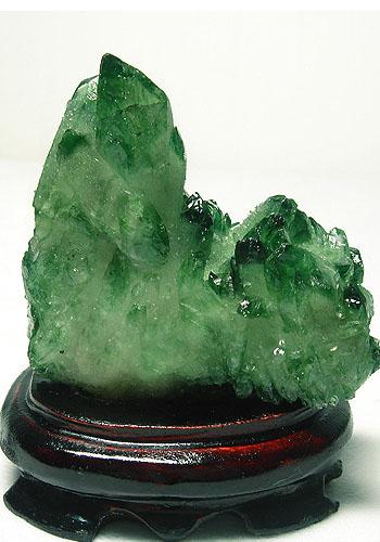 主财运的水晶是绿水晶 　　主财运的水晶是绿水晶和钛晶：