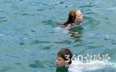 梦见在长江游泳 梦见在长江游泳什么意思和寓意的好坏：