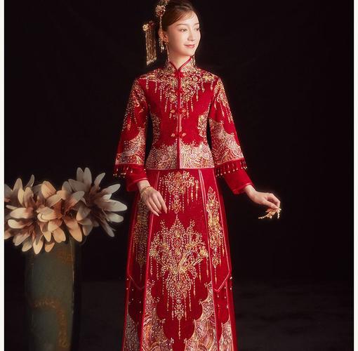 中式婚礼秀禾服需要戴胸花吗 身着秀禾服戴花