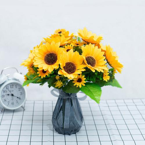 本命年客厅适合放什么颜色的干花 黄色向日葵适合摆放在客厅