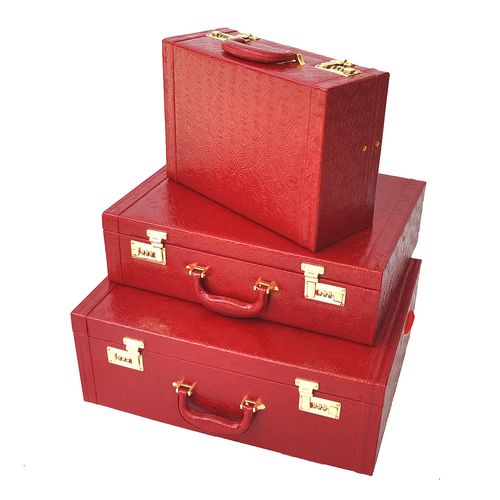 嫁妆箱子里应该放些什么 红色箱子需放红色床上用品