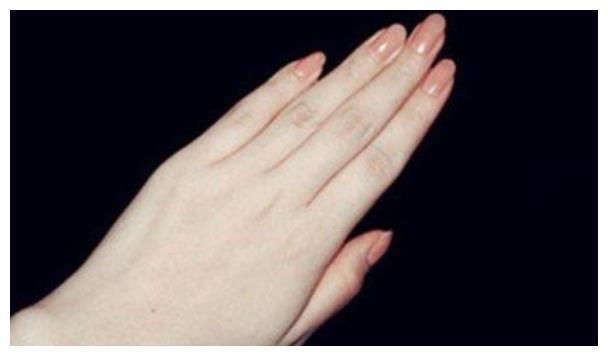 手指粗短的女人运势解析 一、手指粗短的女人性格运势详解