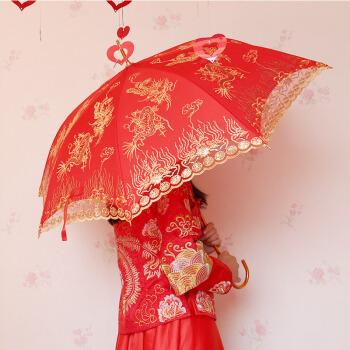 为新娘撑红伞的人是谁 一般由伴娘撑伞