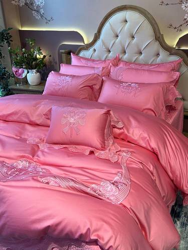 结婚能用粉色四件套吗 婚房床品选择讲究