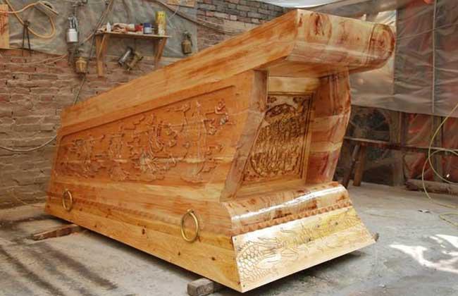 梦见棺材象征过去生活的结束 　　一、梦见棺材是什么意思，对死亡的恐惧