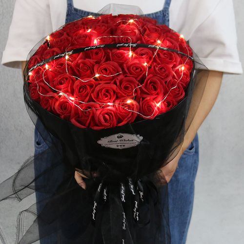 520送女朋友什么礼物 　　100朵玫瑰